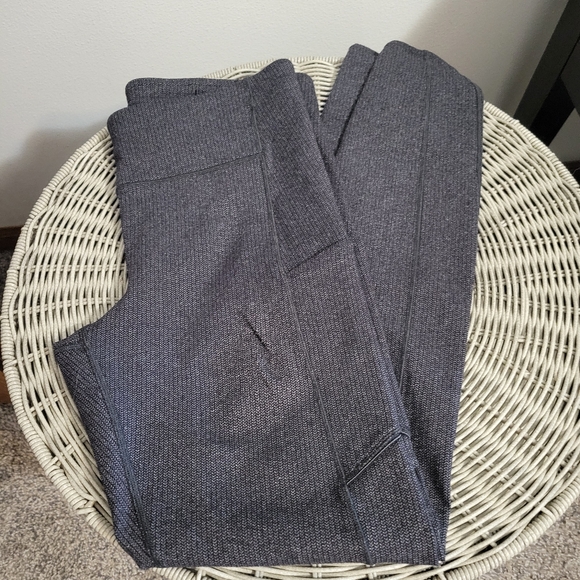 Gray Textured Lululemon leggings - Picture 1 of 5